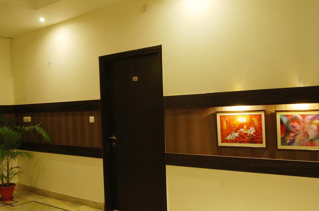 Hotel Deer Parkk New Delhi Buitenkant foto